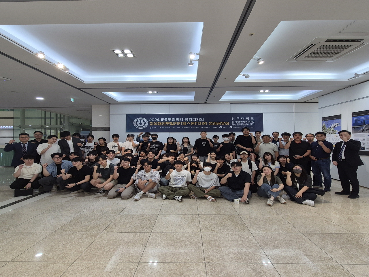 상반기 성과공유회 단체사진1(수정).jpg